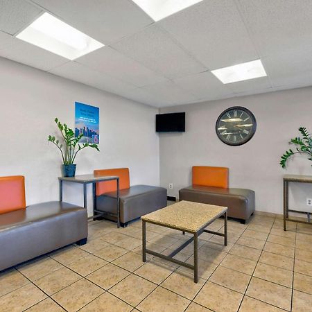 Motel 6-Oak Creek, Wi Екстер'єр фото